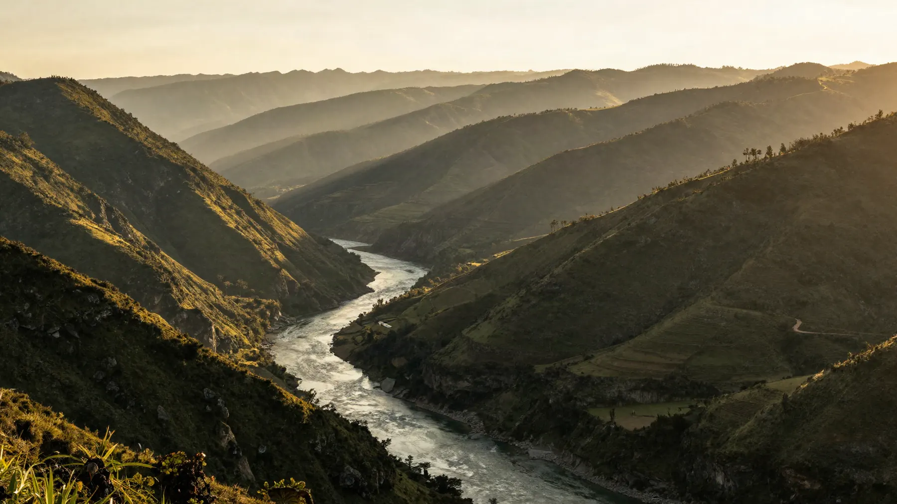 Cañón del Chicamocha al atardecer con montañas en capas